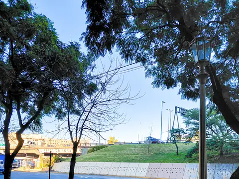 Bernardo De Irigoyen 1400, Piso 1