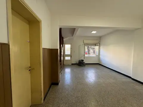 Casa en Alquiler con 2 cocheras