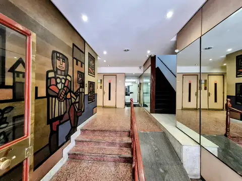 Departamento de 51 m² con 1 Dormitorio en Venta en Balvanera, Apto Profesional al frente con balcon corrido