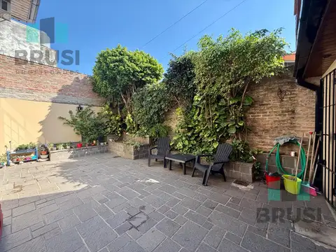 Casa 4 ambientes con 2 baños