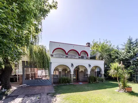 Casa en Venta con 2 cocheras