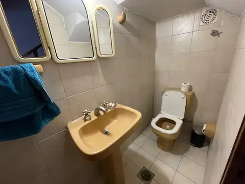 Casa 5 ambientes con 4 baños
