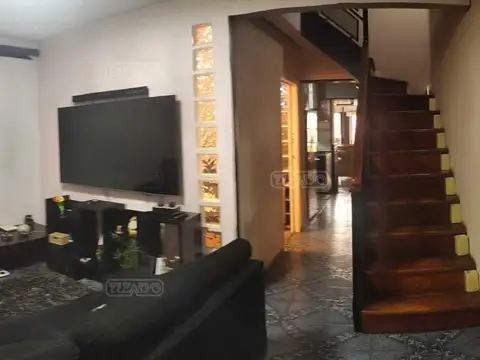 Casa 5 ambientes con 2 baños