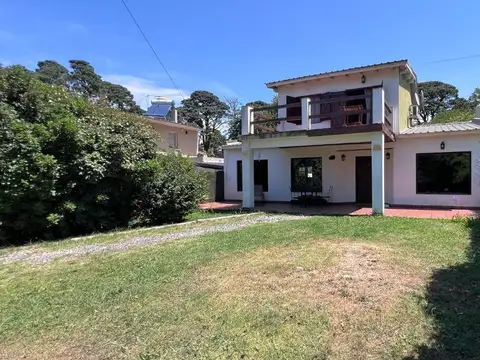 VENTA CASA 4 AMBIENTES LOS ACANTILADOS PARQUE 