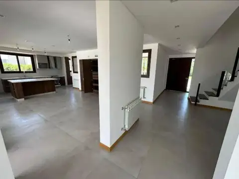 Casa en Venta en Countries y Barrios Cerrados en Ezeiza, USD 640.000