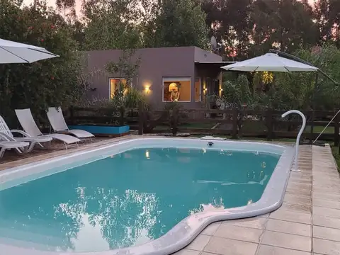 Complejo  de 7 unidades con pileta y parque.