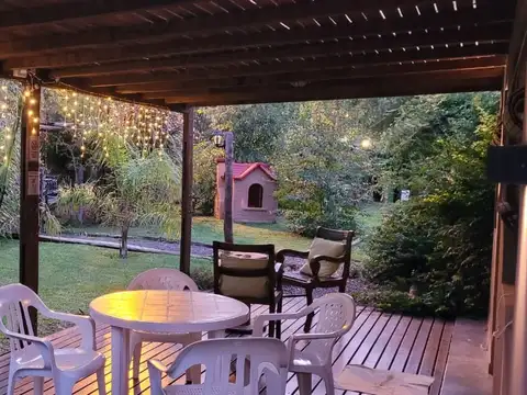 Complejo  de 7 unidades con pileta y parque.