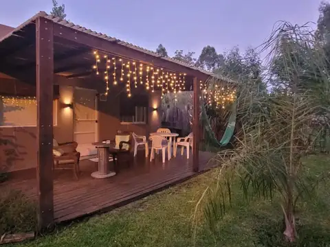 Complejo  de 7 unidades con pileta y parque.