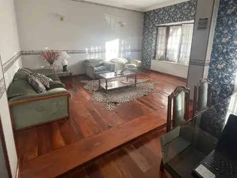 Casa en Alquiler en Villa Luzuriaga, $ 1.200.000
