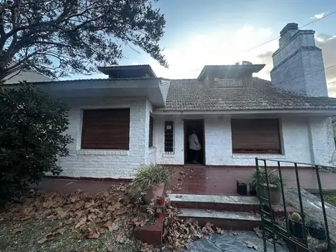 Casa en venta - 4 Dormitorios 2 Baños - Mar del Plata