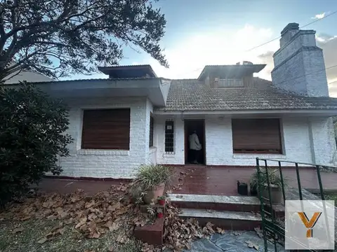 Casa en venta - 4 Dormitorios 2 Baños - Mar del Plata