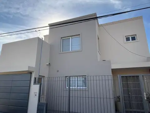 CASA 3 DORMITORIOS - IMPECABLE