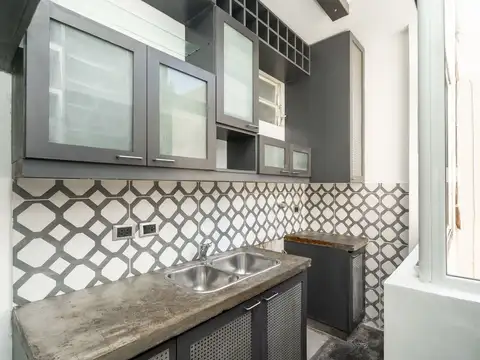 La Lucila. 3 ambientes, segundo piso por escalera.
