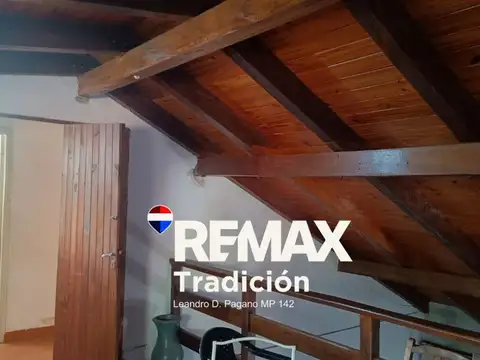 Casa 9 ambientes con 2 baños