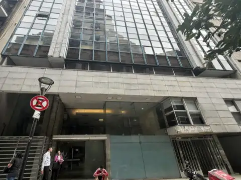 Gran Inmueble Comercial / Corporativo en Alquiler – Maipú 362-1623 m2.