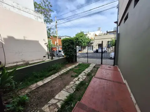Depto Tipo Casa en Venta en Villa del Parque, USD 189.000