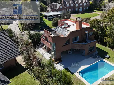 Casa sobre GOLF 3/4 dorm. Reciclada impecable estado Super Luminosa para mudarte YA!!