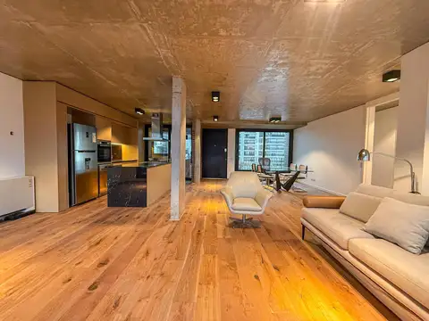 Departamento de 2 dormitorios con 2 cocheras, amoblado y con amenities en Alquiler