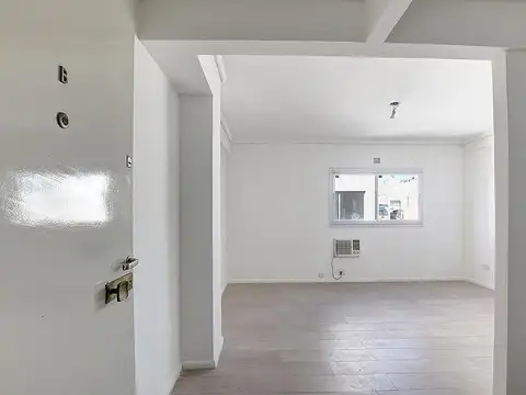 Departamento Monoambiente Semipiso Luminoso Reciclado Impecable en Recoleta