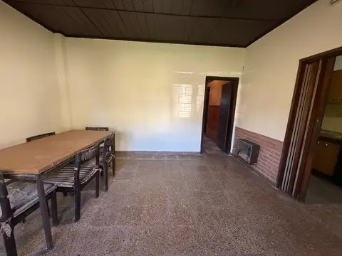 Casa 4 ambientes con 1 baño
