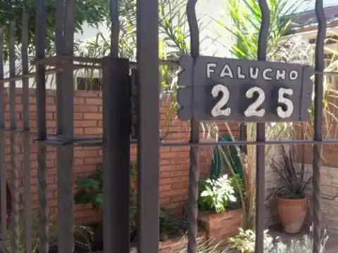 Casa 5 ambientes con 3 baños