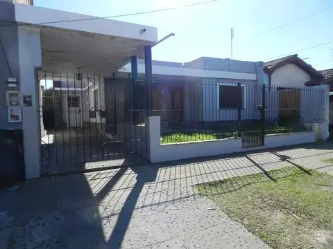 VENTA CASA 3 AMB. EN VILLA TESEI - LOTE DE 275 M2