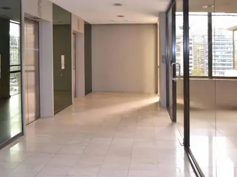 Oficina en Alquiler con 4 cocheras