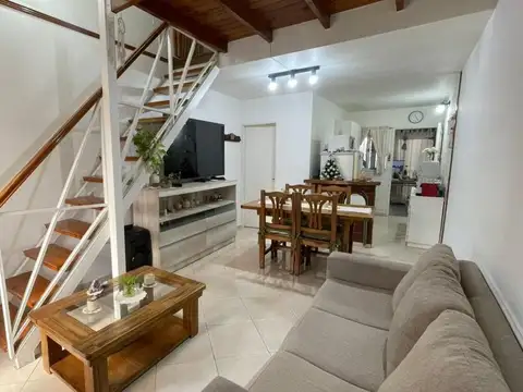 Depto Tipo Casa en Venta de 3 ambientes