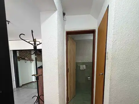 Casa 6 ambientes con 2 baños