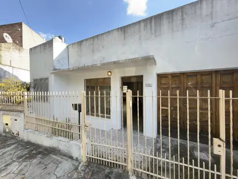 Don Francisco Larraza  al 2300