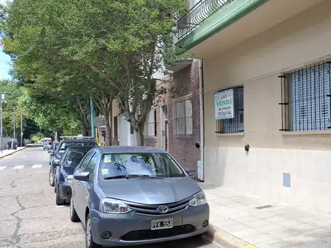 PH en venta en Villa del Parque, DUEÑO  SIN COMISION,TOMO MENOR VALOR EN LA ZONA.EXCELENTE DISTRIBUCION ,MUY LUMINOSO TODOS LOS AMBIENTES CON GRAN VENTILACION.INSTALACION  AGUA Y LUZ A NUEVO A ESTRENAR .TODO EN PLANTA BAJA ,PATIO Y TERRAZA 2 BAÑOS