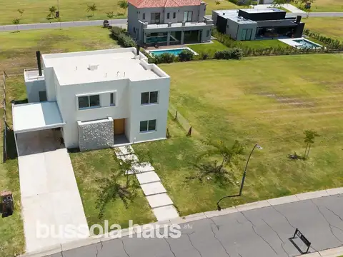 Casa en Alquiler de 4 dormitorios