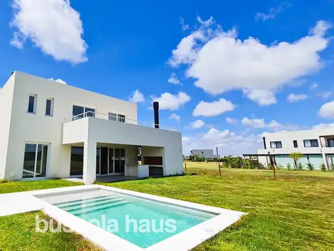 Casa en alquiler de 7 ambientes con pileta en Riberas Puertos Escobar