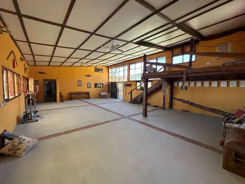 Casa 16 ambientes con 4 baños
