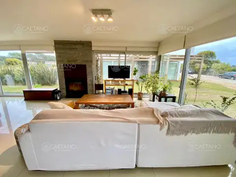 Casa en Alquiler Temporal en Playa Brava, USD 25.300