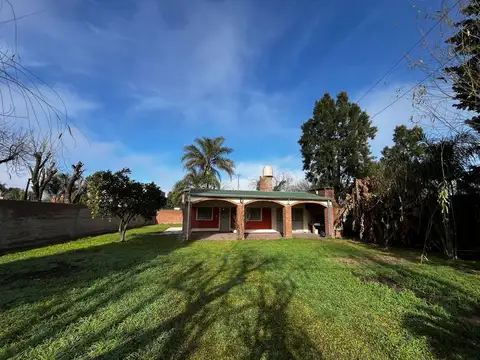 SE VENDE CASA SOBRE 2 LOTES EN SAUCE VIEJO