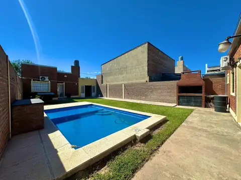 Casa 4 ambientes con 2 baños