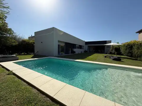 Casa de 3 dormitorios en venta San Sebastian Funes