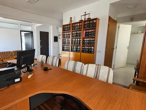 Oficina en Venta al Este