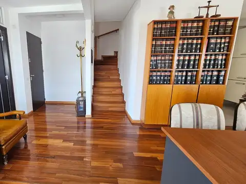 Oficina en Venta con 2 cocheras