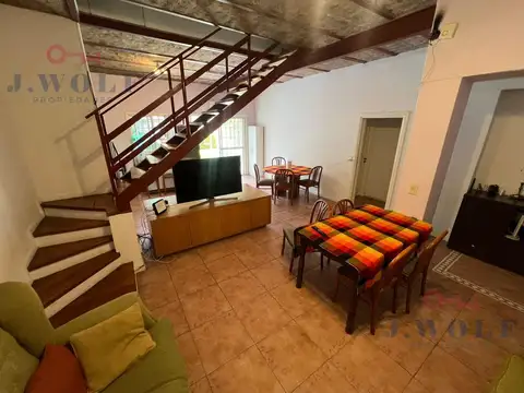 Chalet en 2 Plantas con doble cochera.