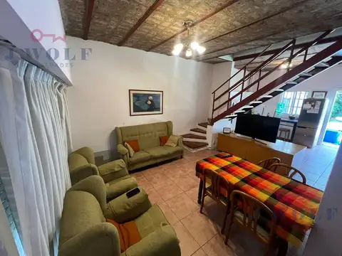 Casa 4 ambientes con 2 baños