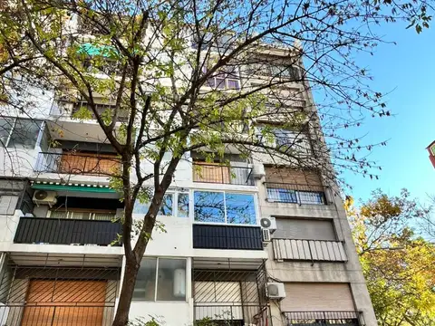 G Espinosa 400, Piso 1