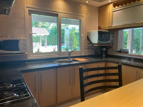 Excelente casa de 6 amb., Los Angeles Village