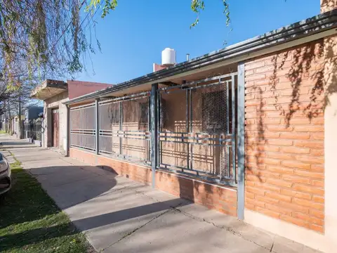 VENTA CASA 2 DORM Y COCHERA EN SANTO TOME