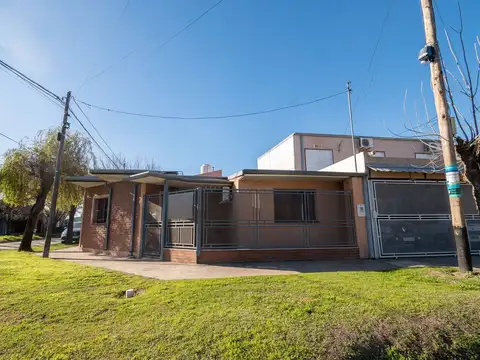 Casa 4 ambientes con 2 baños