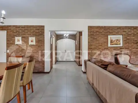Casa 7 ambientes con 4 baños