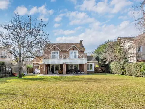 Casa en venta en lote central - OPORTUNIDAD