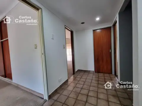 Casa en Venta con 4 cocheras