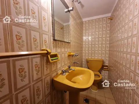 Casa 7 ambientes con 1 baño